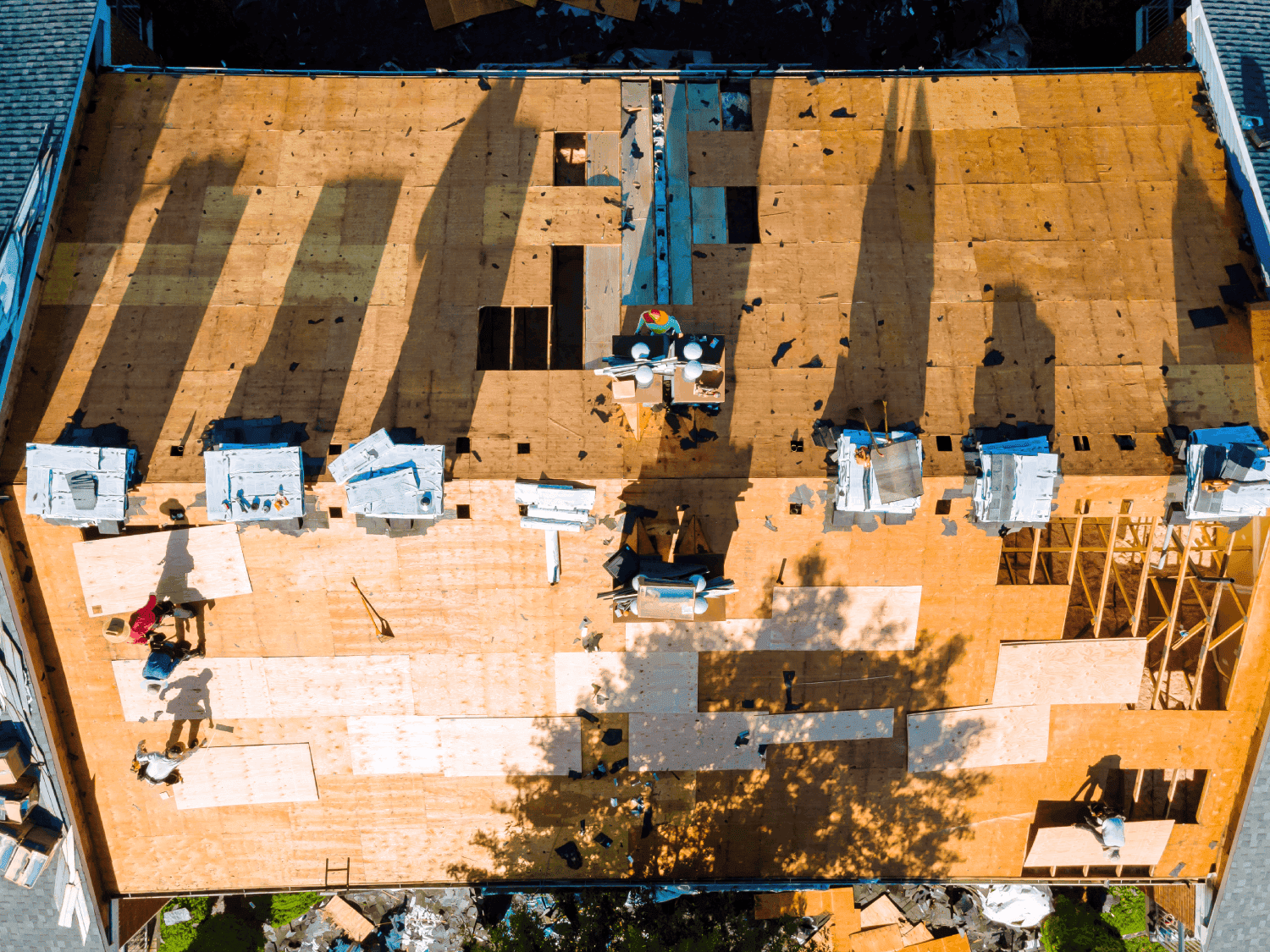 in-order-to-repair-roof-of-an-apartment-building-2023-11-27-05-35-50-utc